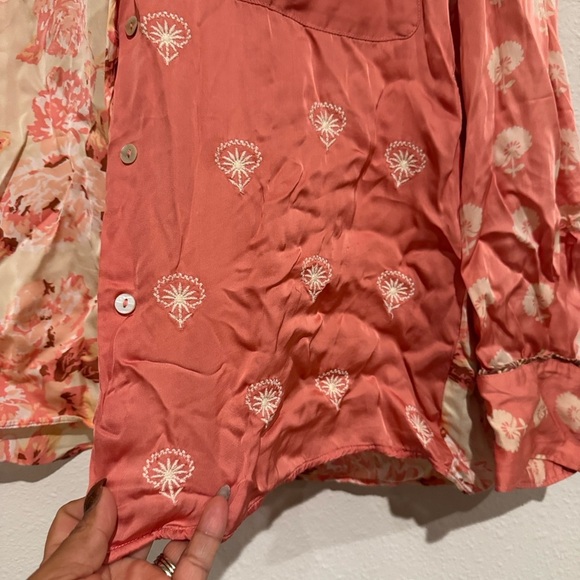 Zara Dual-Tone Pink Floral Blouse - Picture 2 of 13